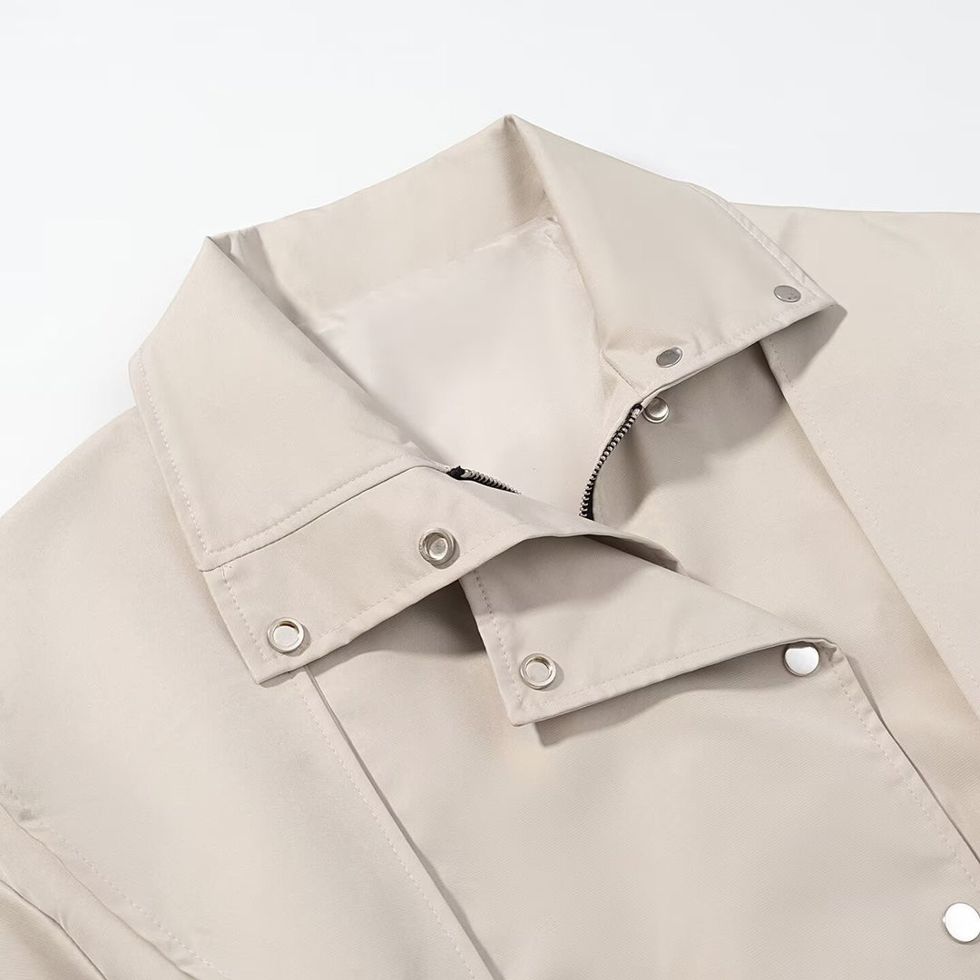Kvinnors trendiga trench coat jacka med hög krage och praktiska fickor Mirla-Eva Jonsson