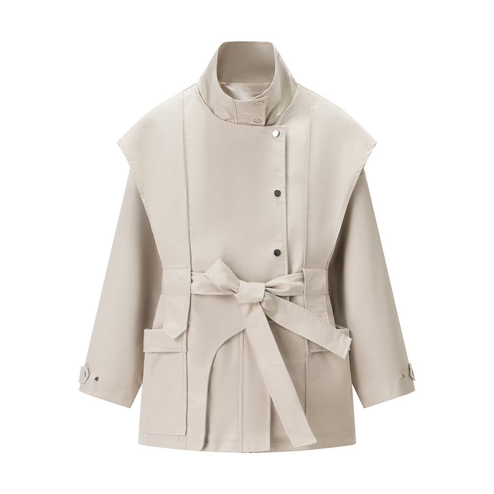 Kvinnors trendiga trench coat jacka med hög krage och praktiska fickor Mirla-Eva Jonsson