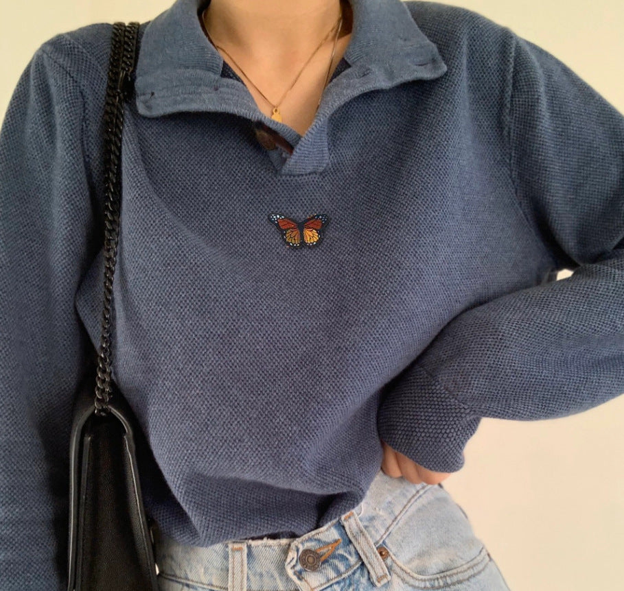 Kvinnors tröja i avslappnad våffeldesign med broderad fjäril Mirla-Eva Jonsson