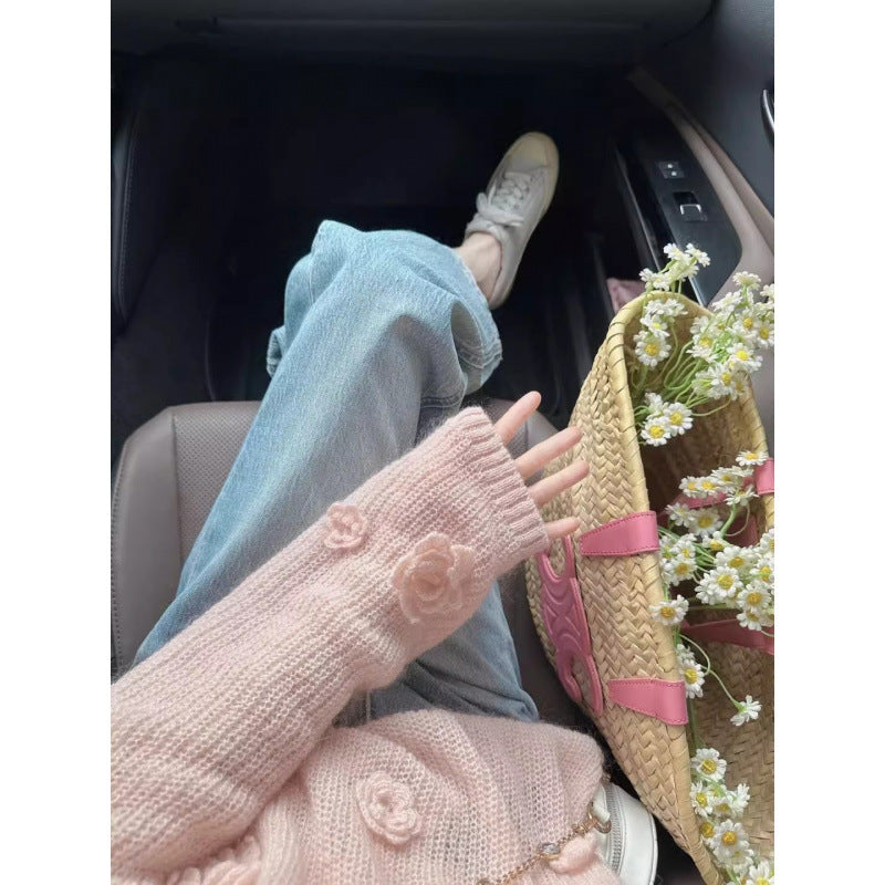 Kvinnors tröja med dekorativa blommiga applikationer Mirla-Eva Jonsson