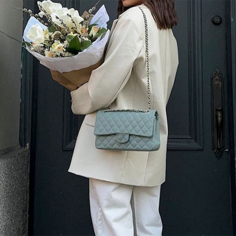 Kvinnors tvådelade kavaj set med elegant skärning och klassisk design-Eva Jonsson