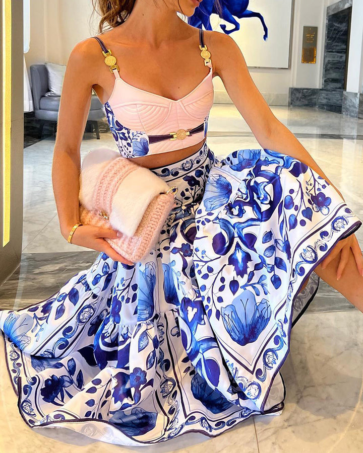 Kvinnors tvådelade klädset med blommönster och modernt bustier Mirla-Eva Jonsson