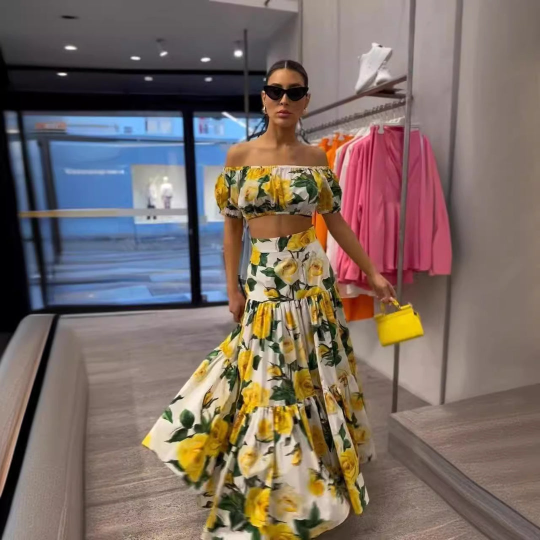 Kvinnors tvådelade omslagsklänning med blommig topp och utställd kjol Mirla-Eva Jonsson