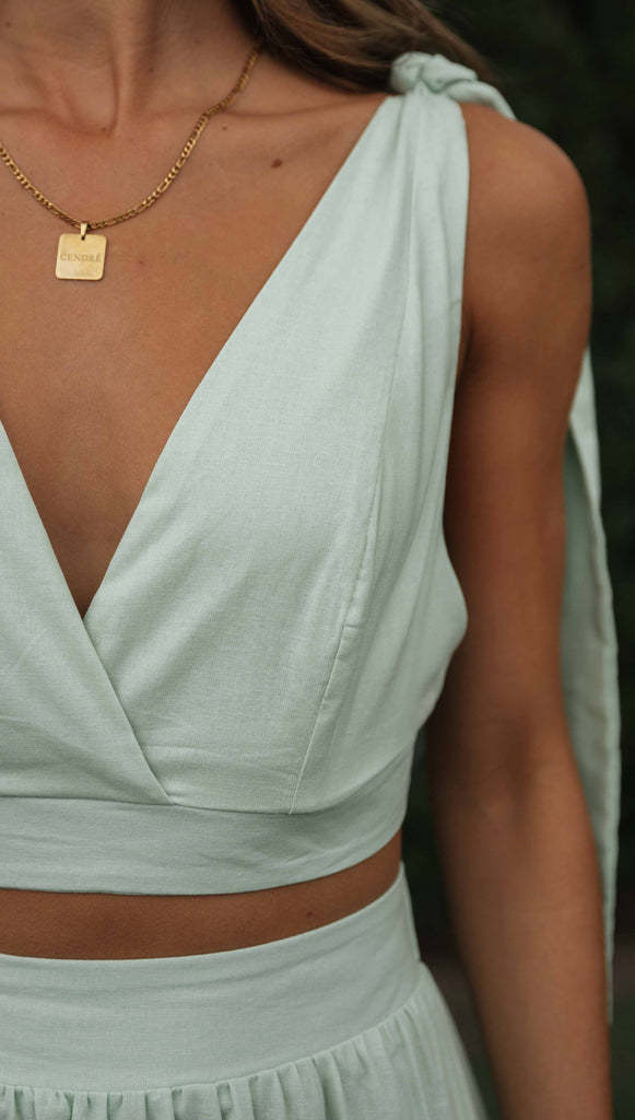 Kvinnors tvådelade set med crop top och flödande kjol Mirla-Eva Jonsson