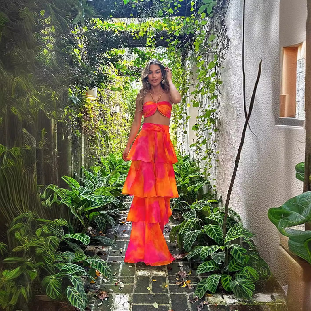 Kvinnors tvådelade sommaroutfit med bandeau-top och voluminös lagerkjol Mirla-Eva Jonsson