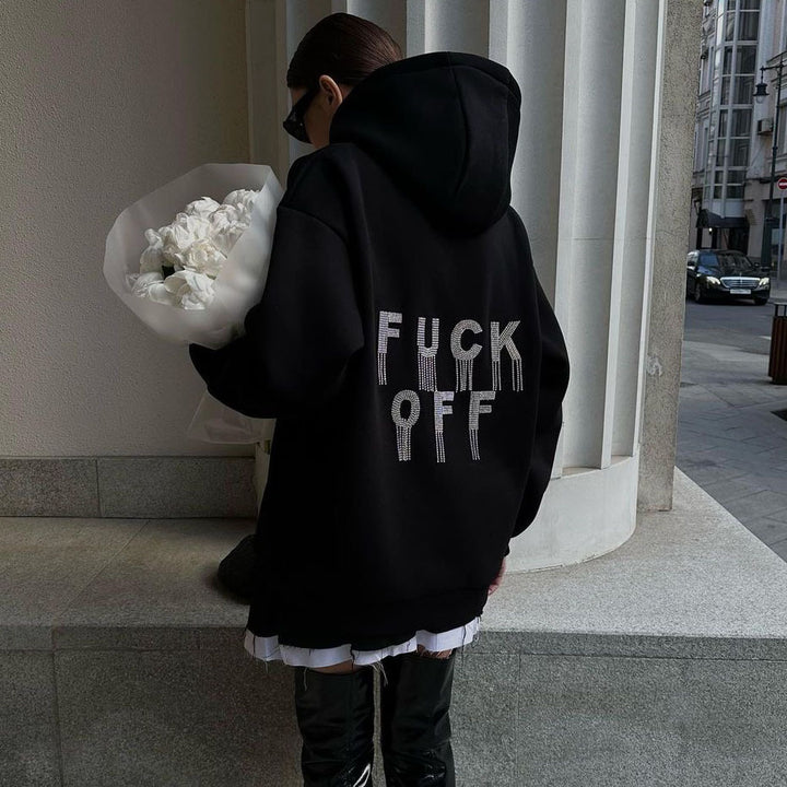 Kvinnors urbana hoodie med iögonfallande uttalandedesign Mirla-Eva Jonsson