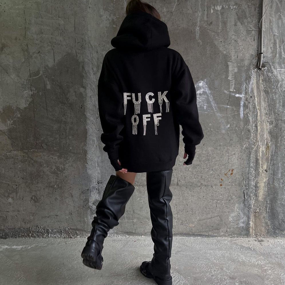 Kvinnors urbana hoodie med iögonfallande uttalandedesign Mirla-Eva Jonsson