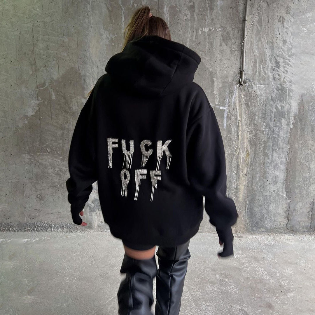Kvinnors urbana hoodie med iögonfallande uttalandedesign Mirla-Eva Jonsson