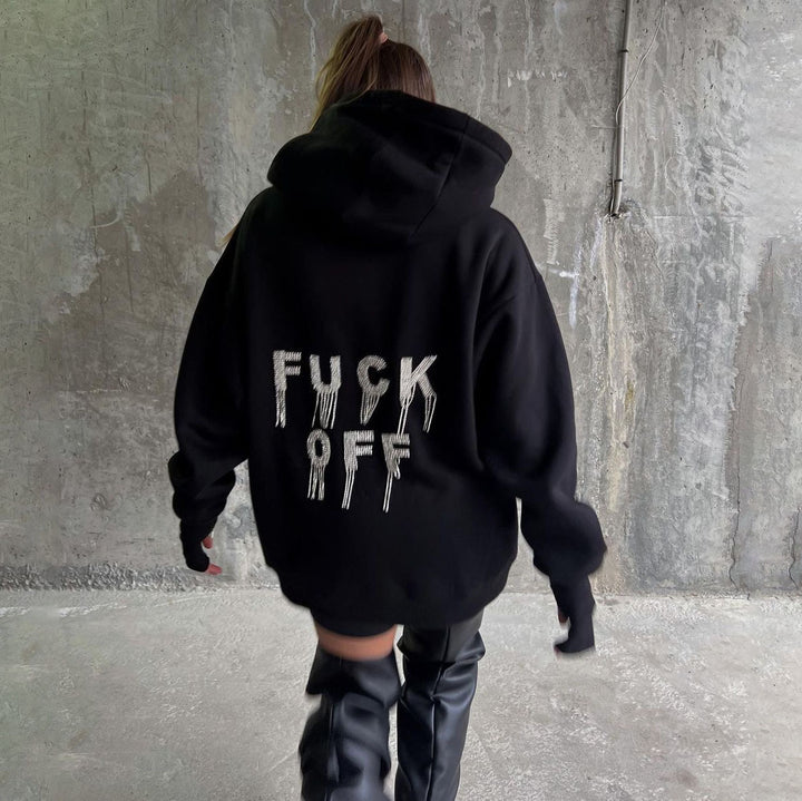 Kvinnors urbana hoodie med iögonfallande uttalandedesign Mirla-Eva Jonsson
