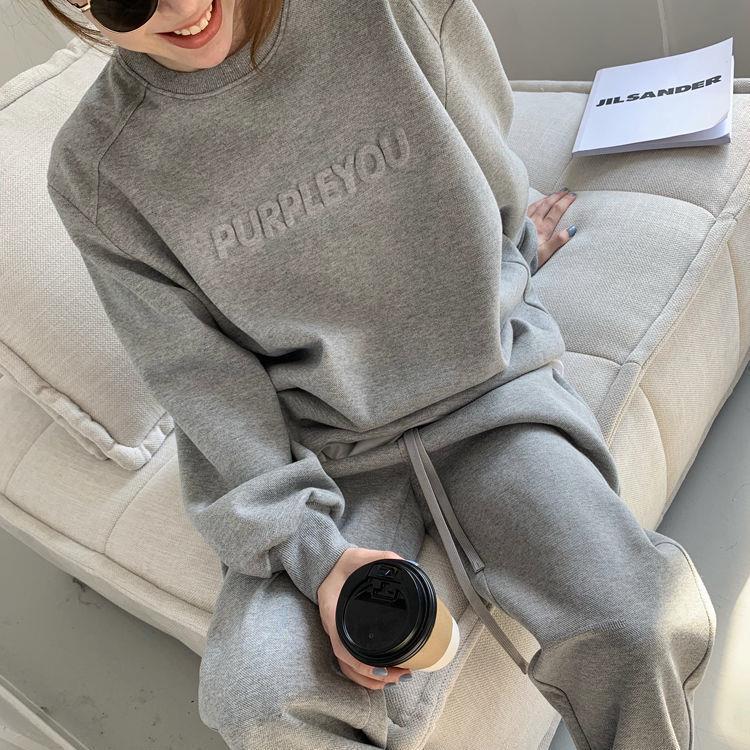 Kvinnors urbana loungeklädsel med oversized sweatshirts och avslappnade joggers Mirla-Eva Jonsson