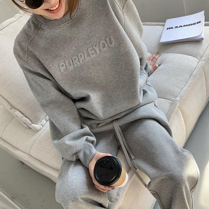 Kvinnors urbana loungeklädsel med oversized sweatshirts och avslappnade joggers Mirla-Eva Jonsson