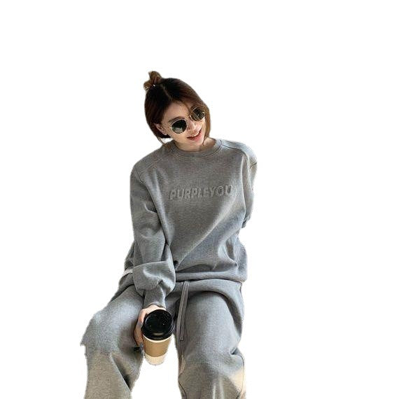 Kvinnors urbana loungeklädsel med oversized sweatshirts och avslappnade joggers Mirla-Eva Jonsson