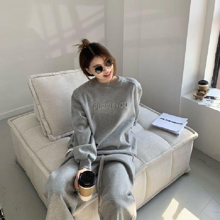 Kvinnors urbana loungeklädsel med oversized sweatshirts och avslappnade joggers Mirla-Eva Jonsson