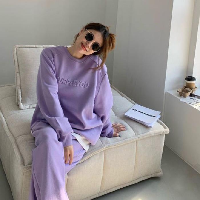 Kvinnors urbana loungeklädsel med oversized sweatshirts och avslappnade joggers Mirla-Eva Jonsson