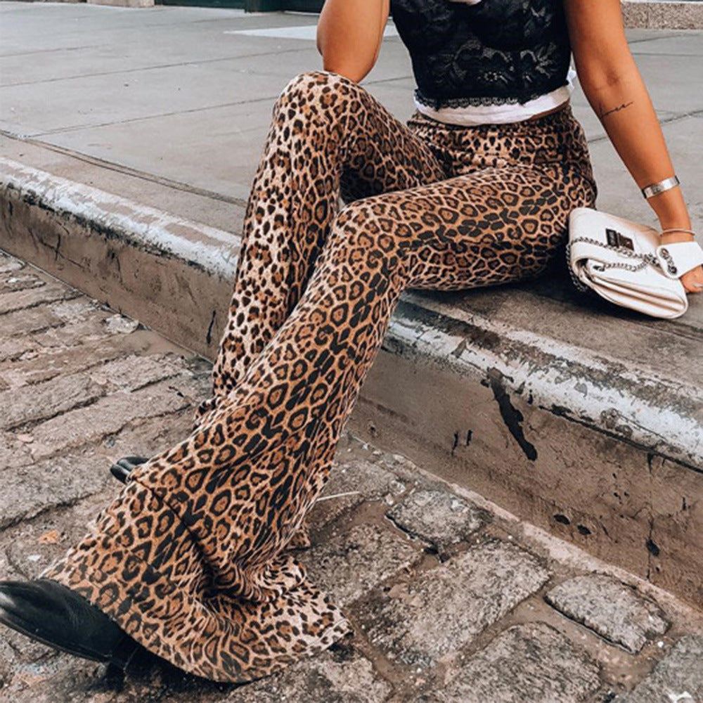 Kvinnors utsvängda byxor i trendigt leopardmönster Mirla-Eva Jonsson