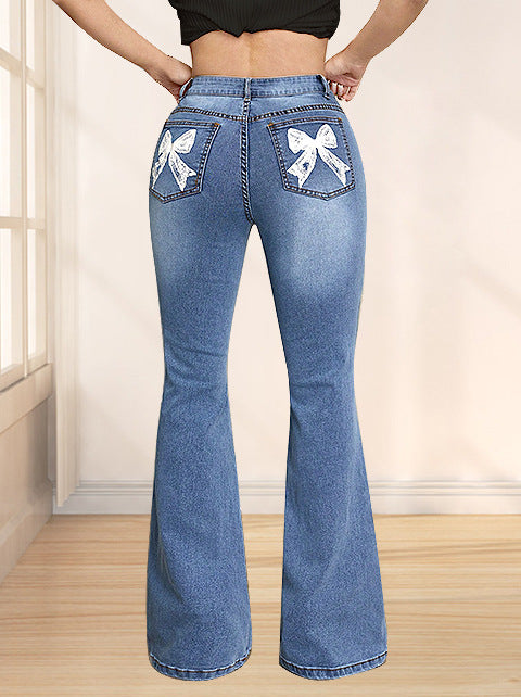 Kvinnors utsvängda jeans med dekorativa rosetter Mirla-Eva Jonsson