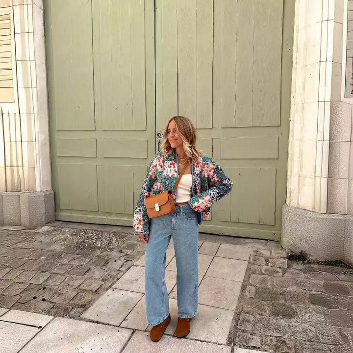 Kvinnors vadderad blazerjacka med blommönster och elegant kontur Mirla-Eva Jonsson