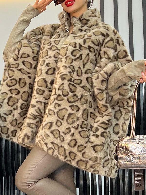 Kvinnors vadderad kappa med leopardmönster och hög krage Mirla-Eva Jonsson