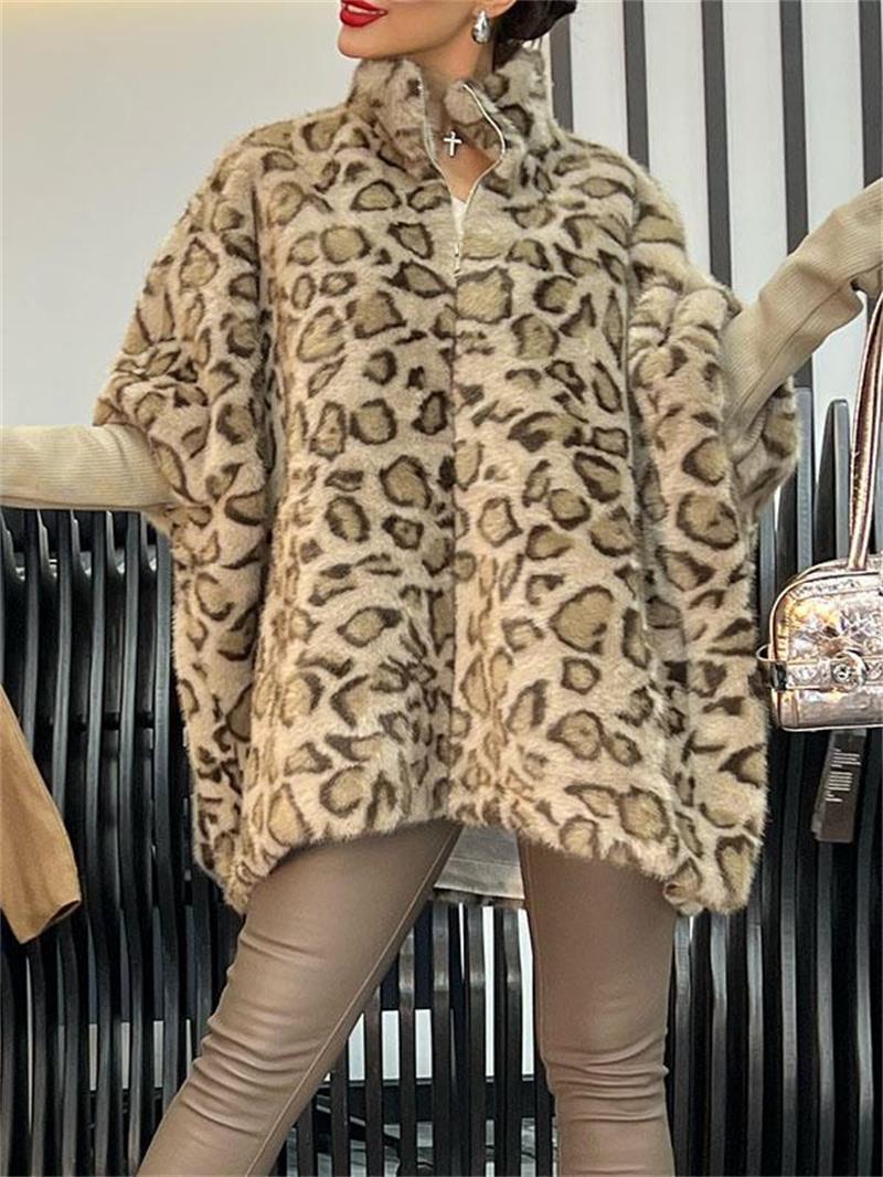 Kvinnors vadderad kappa med leopardmönster och hög krage Mirla-Eva Jonsson