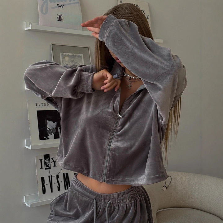 Kvinnors velour fritidset med dragkedja hoodie och löst sittande byxor Mirla-Eva Jonsson