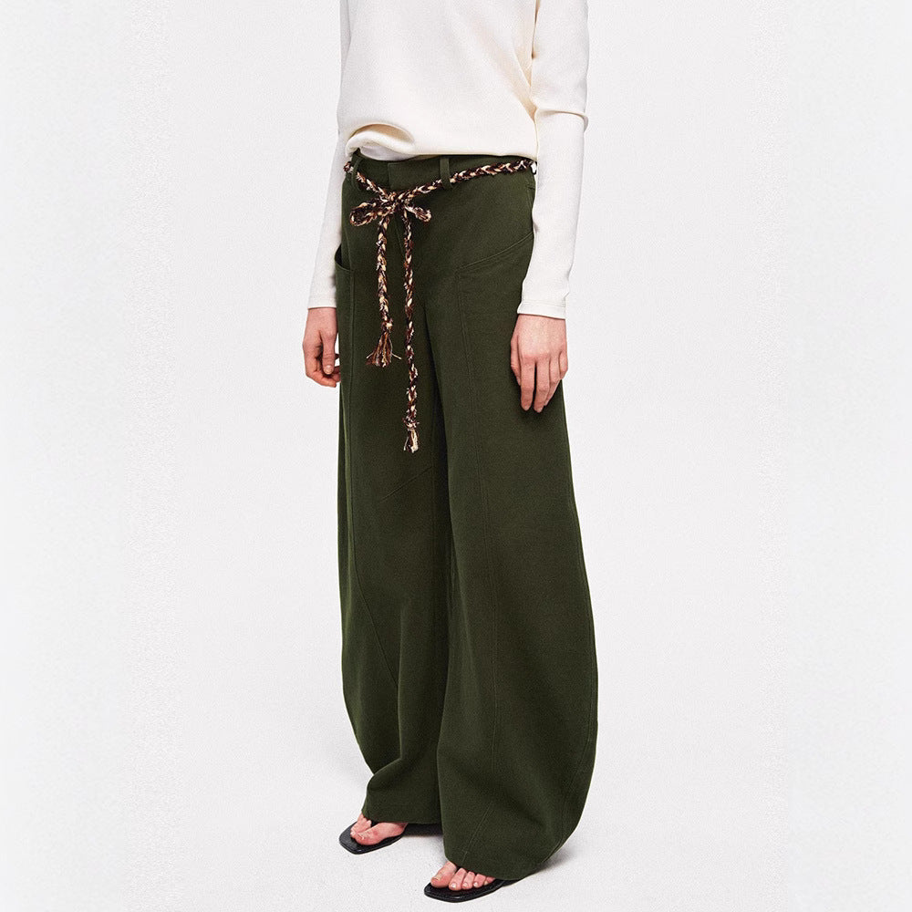 Kvinnors vida chinos med elegant design och flätat bälte Mirla-Eva Jonsson