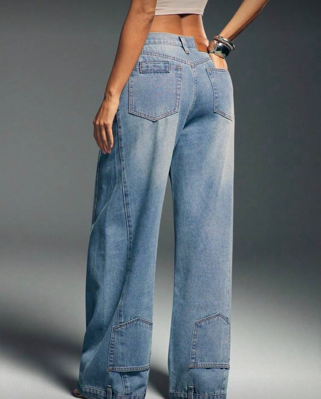 Kvinnors vida denimbyxor med hög midja och dekorativ sömnad Mirla-Eva Jonsson