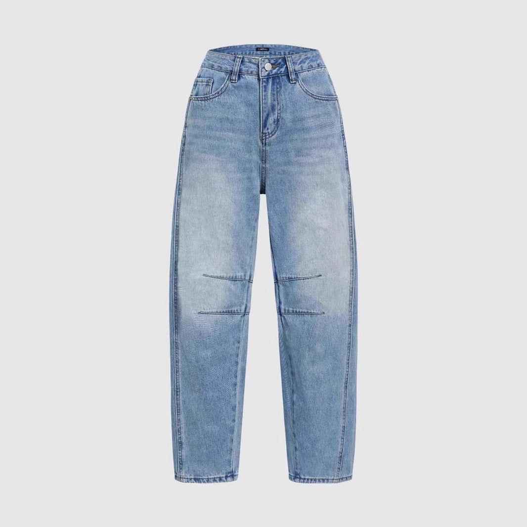 Kvinnors vida denimjeans med hög midja och moderna design detaljer Mirla-Eva Jonsson