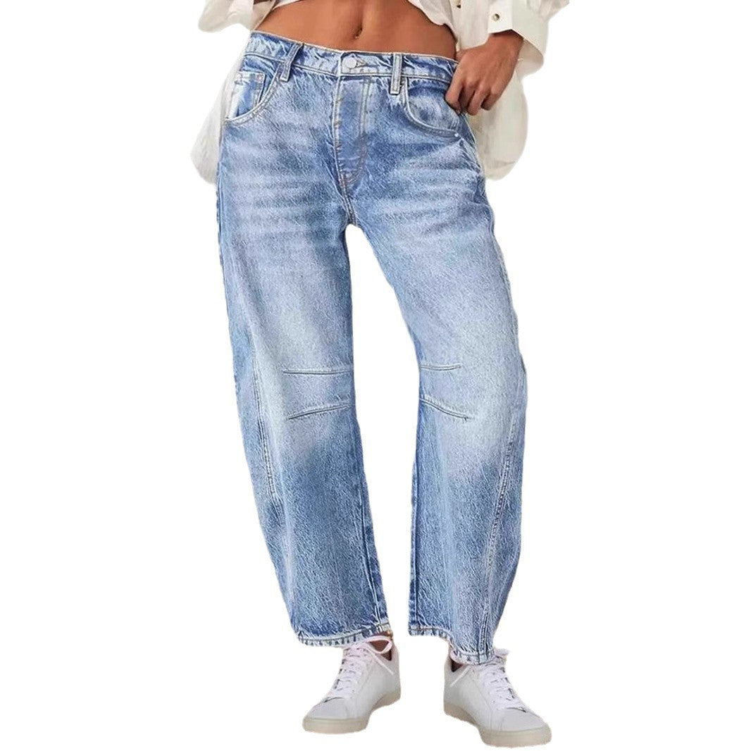 Kvinnors vida denimjeans med hög midja och moderna design detaljer Mirla-Eva Jonsson