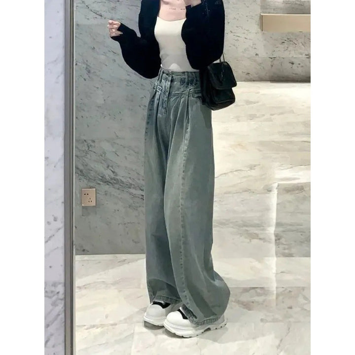 Kvinnors vida högmidjade jeans med elegant midjebandsdesign Mirla-Eva Jonsson