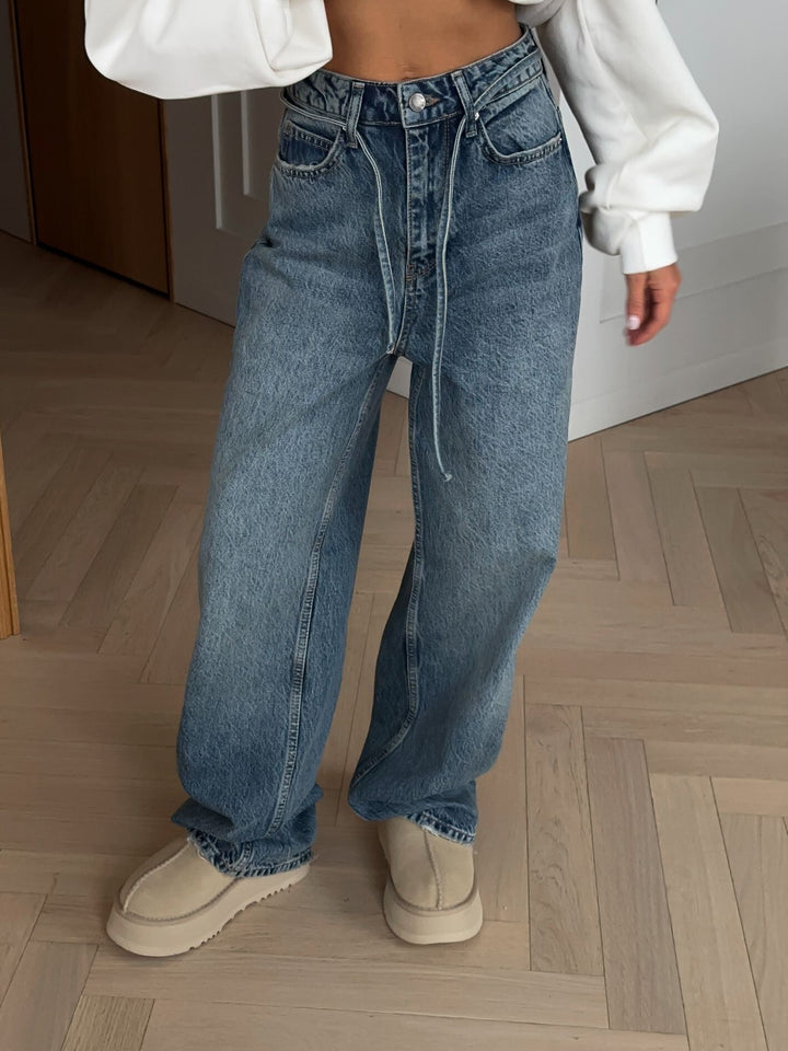 Kvinnors vida jeans i vintage-stil med hög midja och avslappnad passform Mirla-Eva Jonsson