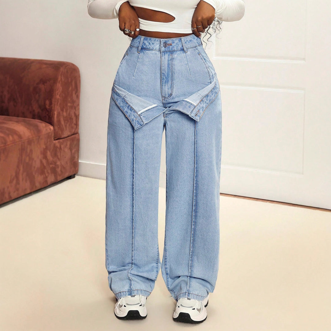 Kvinnors vida jeans med innovativ skärning och asymmetrisk design Mirla-Eva Jonsson
