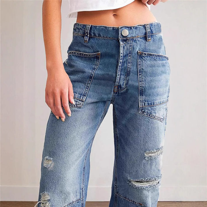 Kvinnors vida jeans med kreativa fickor och förstörda detaljer Mirla-Eva Jonsson
