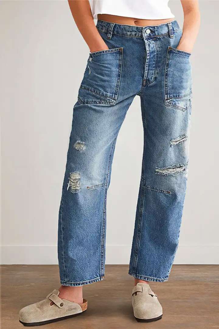 Kvinnors vida jeans med kreativa fickor och förstörda detaljer Mirla-Eva Jonsson