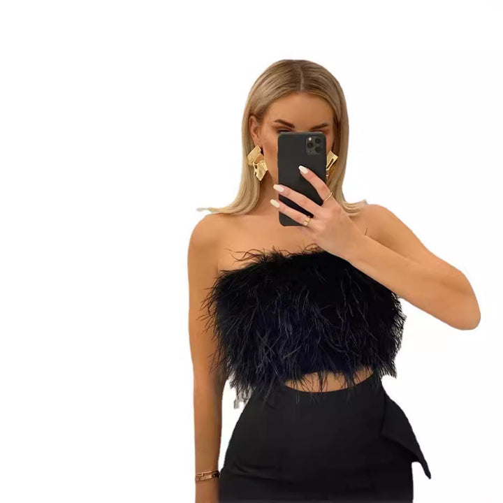 Kvinnors virkad topp med feminin volang och trendig design Mirla-Eva Jonsson