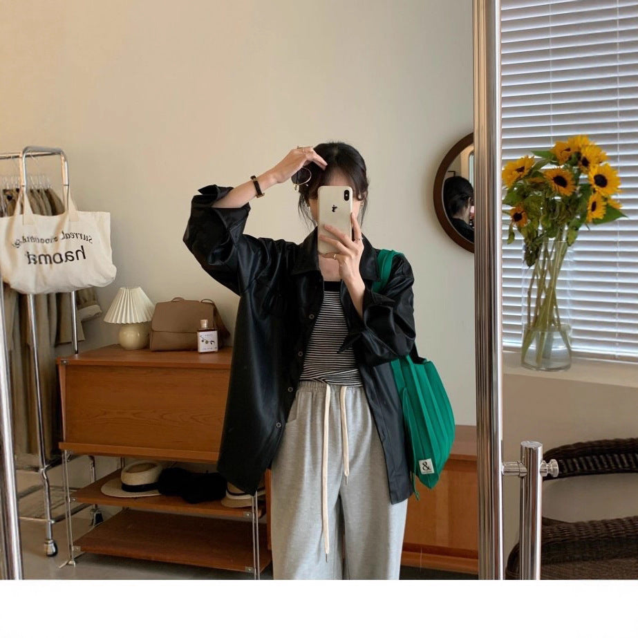 Kvinnors ytterjacka i fashionable oversized stil med praktiska fickor Mirla-Eva Jonsson