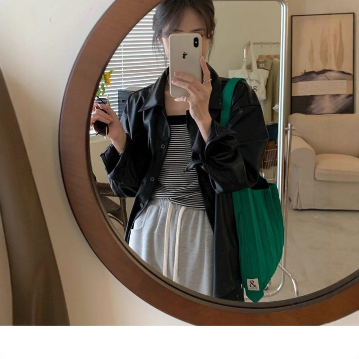 Kvinnors ytterjacka i fashionable oversized stil med praktiska fickor Mirla-Eva Jonsson