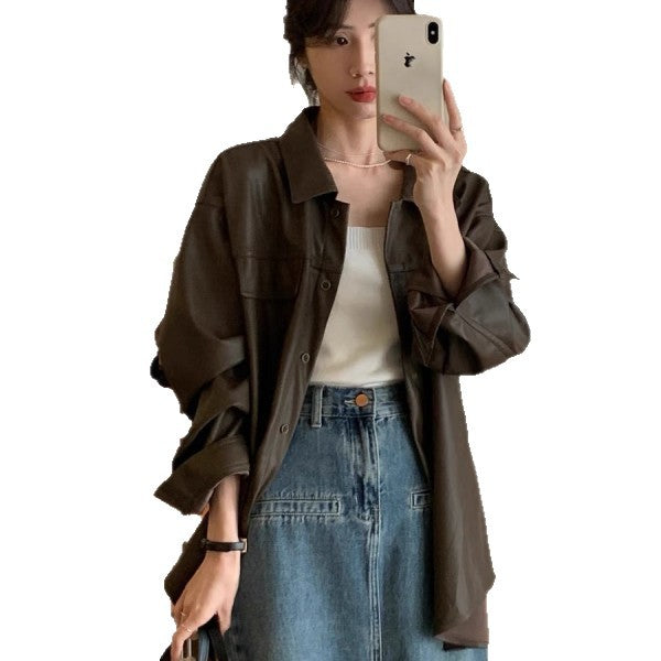 Kvinnors ytterjacka i fashionable oversized stil med praktiska fickor Mirla-Eva Jonsson