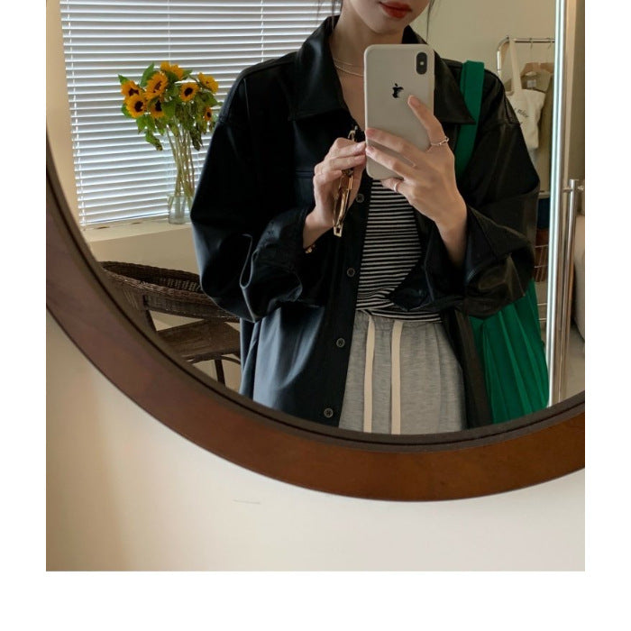Kvinnors ytterjacka i fashionable oversized stil med praktiska fickor Mirla-Eva Jonsson