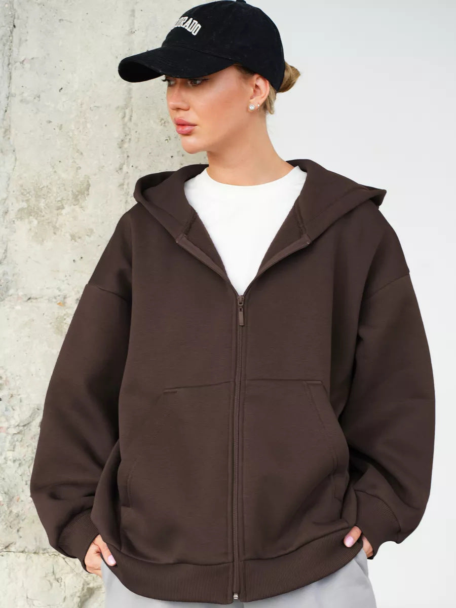 Kvinnors zip hoodie med en avslappnad passform och stora fickor Mirla-Eva Jonsson