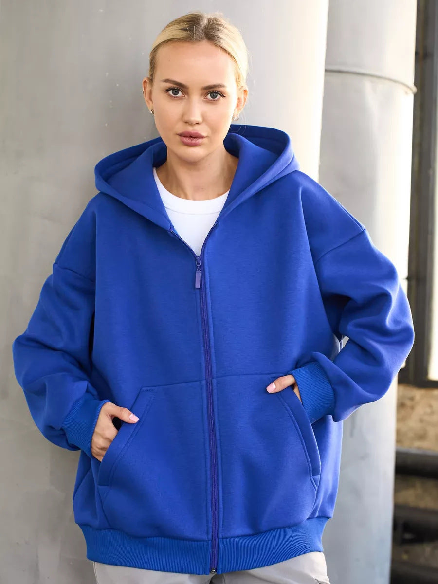 Kvinnors zip hoodie med en avslappnad passform och stora fickor Mirla-Eva Jonsson