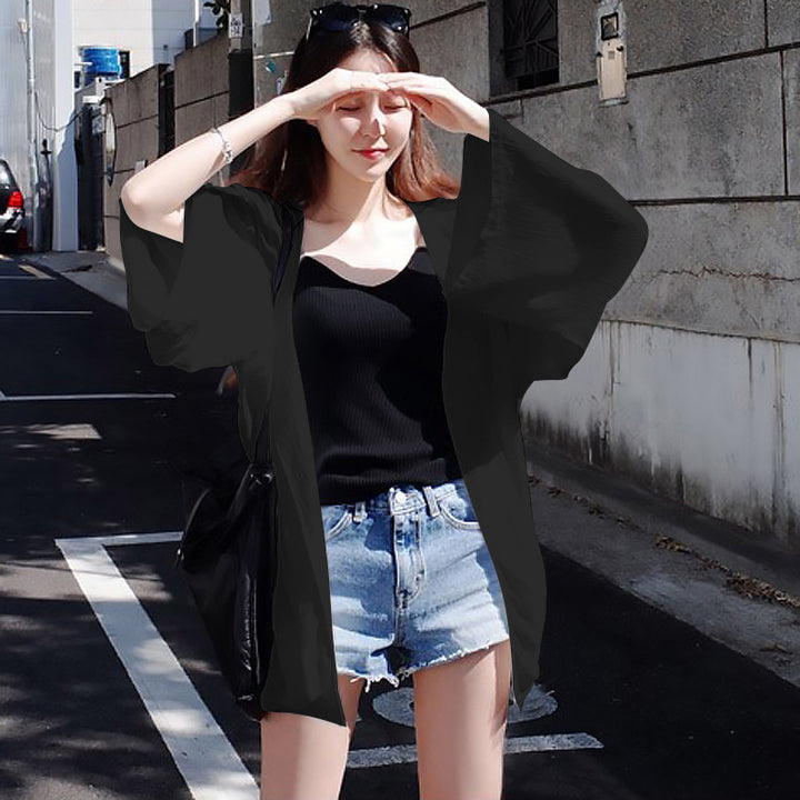 Kvinnorsk elegant kimono jacka med en lös passform och intrikat designade ärmar-Eva Jonsson
