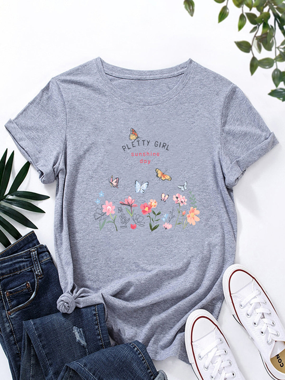 Kvinnot-shirt med lekfullt blommönster och elegant tryck Mirla-Eva Jonsson