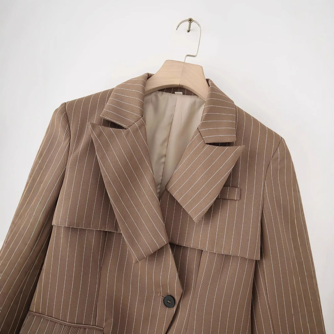 Kvinnot striped blazer jacket with elegant collar and practical pockets Mirla-Eva Jonsson