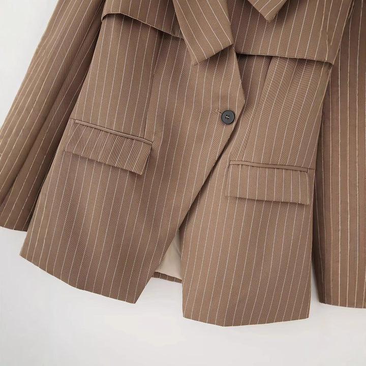 Kvinnot striped blazer jacket with elegant collar and practical pockets Mirla-Eva Jonsson
