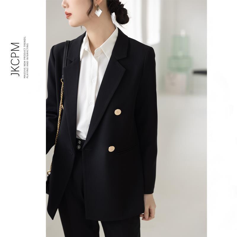Kvinnotvåfaldigt veckad blazer med eleganta detaljer Mirla-Eva Jonsson