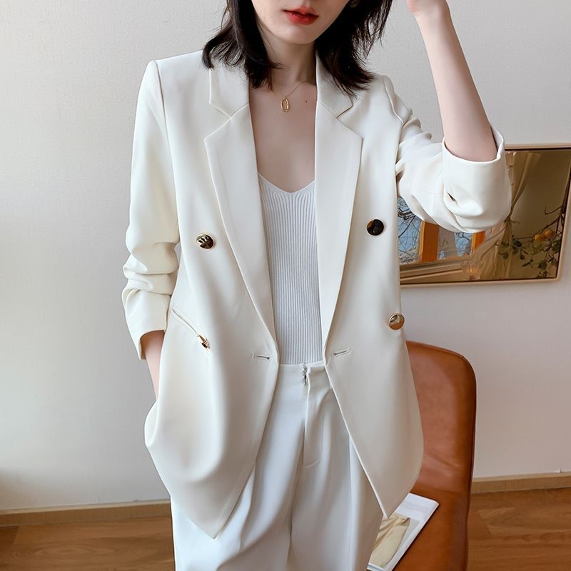 Kvinnotvåfaldigt veckad blazer med eleganta detaljer Mirla-Eva Jonsson