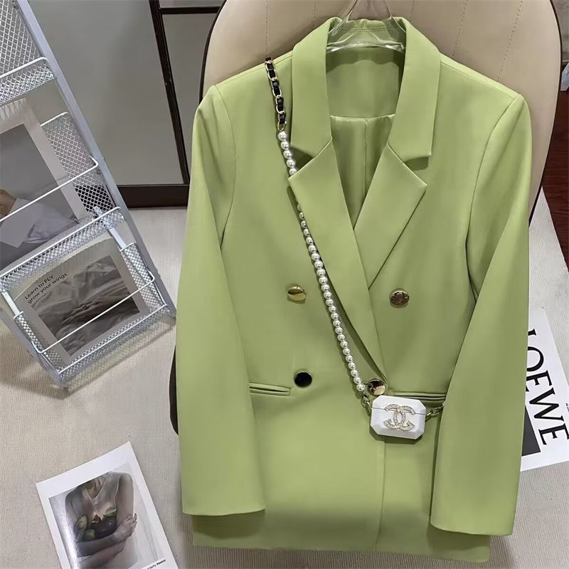 Kvinnotvåfaldigt veckad blazer med eleganta detaljer Mirla-Eva Jonsson