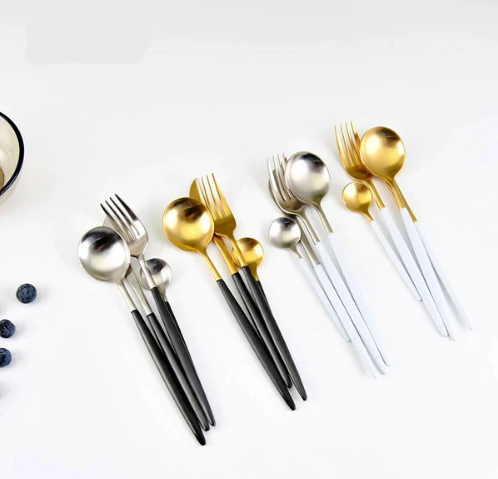 LUXUÖRSETT I ROSTFRITT STÅL 24-DELS GULD-SILVER BESTICKSET-Eva Jonsson