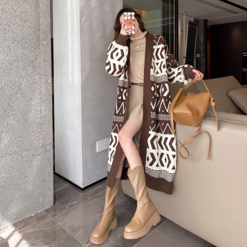 Ladies fashionable knitted cardigan with geometric design and loose fit Mirla-Eva Jonsson