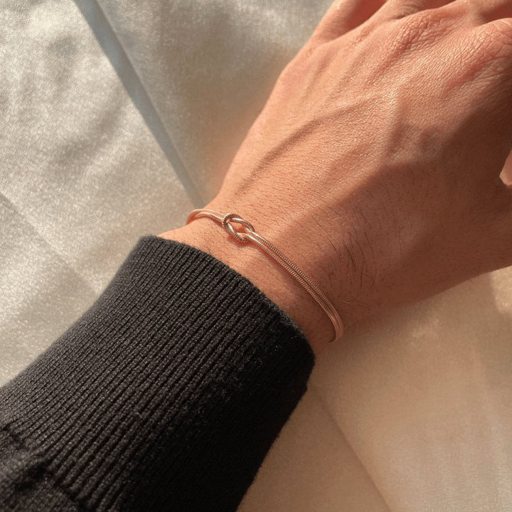 Love Knot-armband | Justerbart | Minimalistiskt | Guldarmband | Damarmband-Eva Jonsson